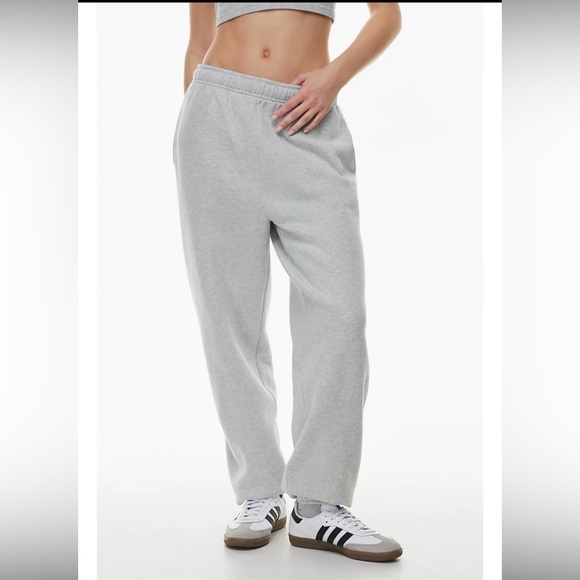 ARITZIA TNA mega fleece sweatpants - Picture 1 of 5